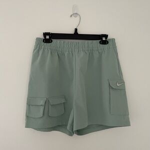Nike Swoosh Women’s Sage Green Cargo Short Size Medium